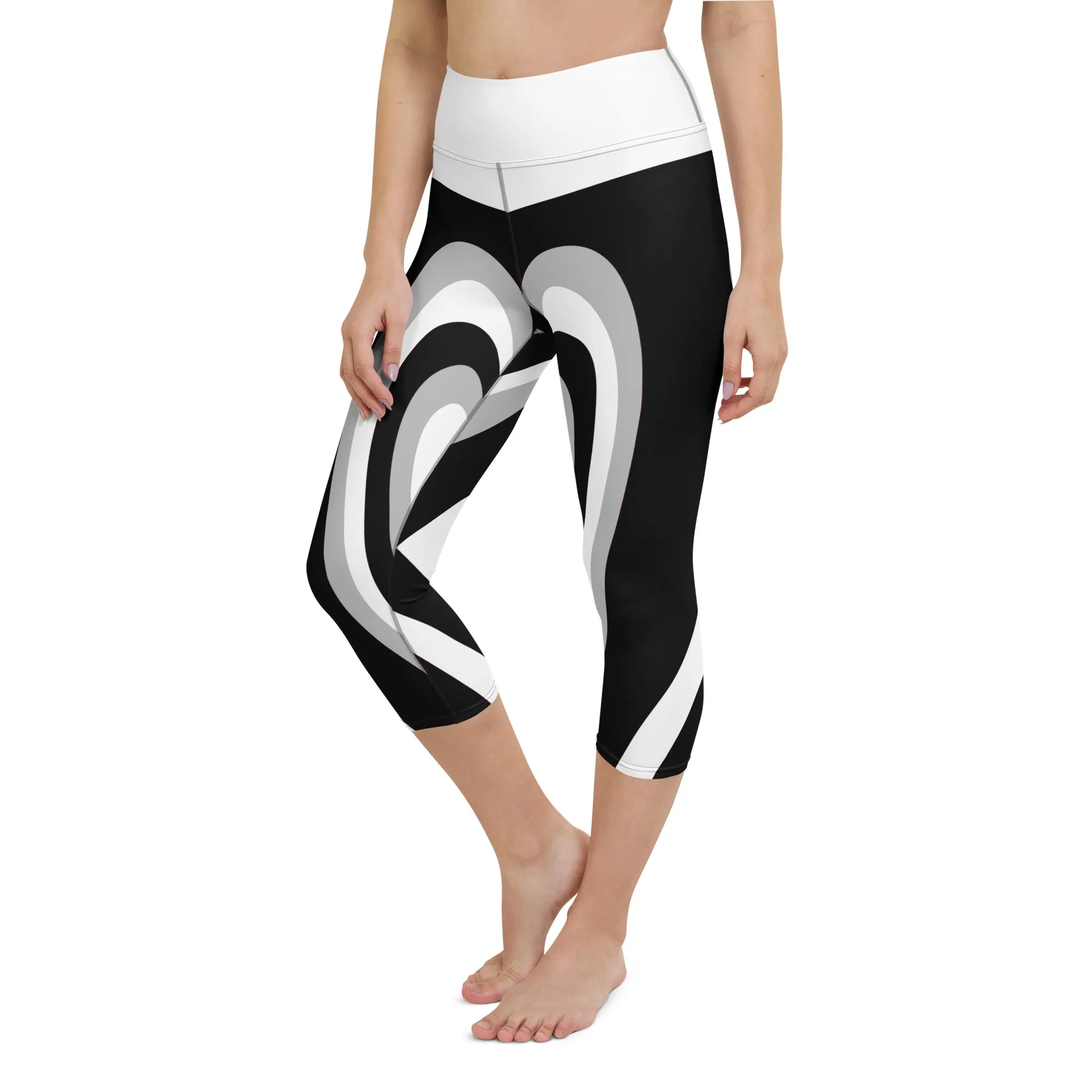 Black & White Heart Shaped Tunnel Yoga Capris