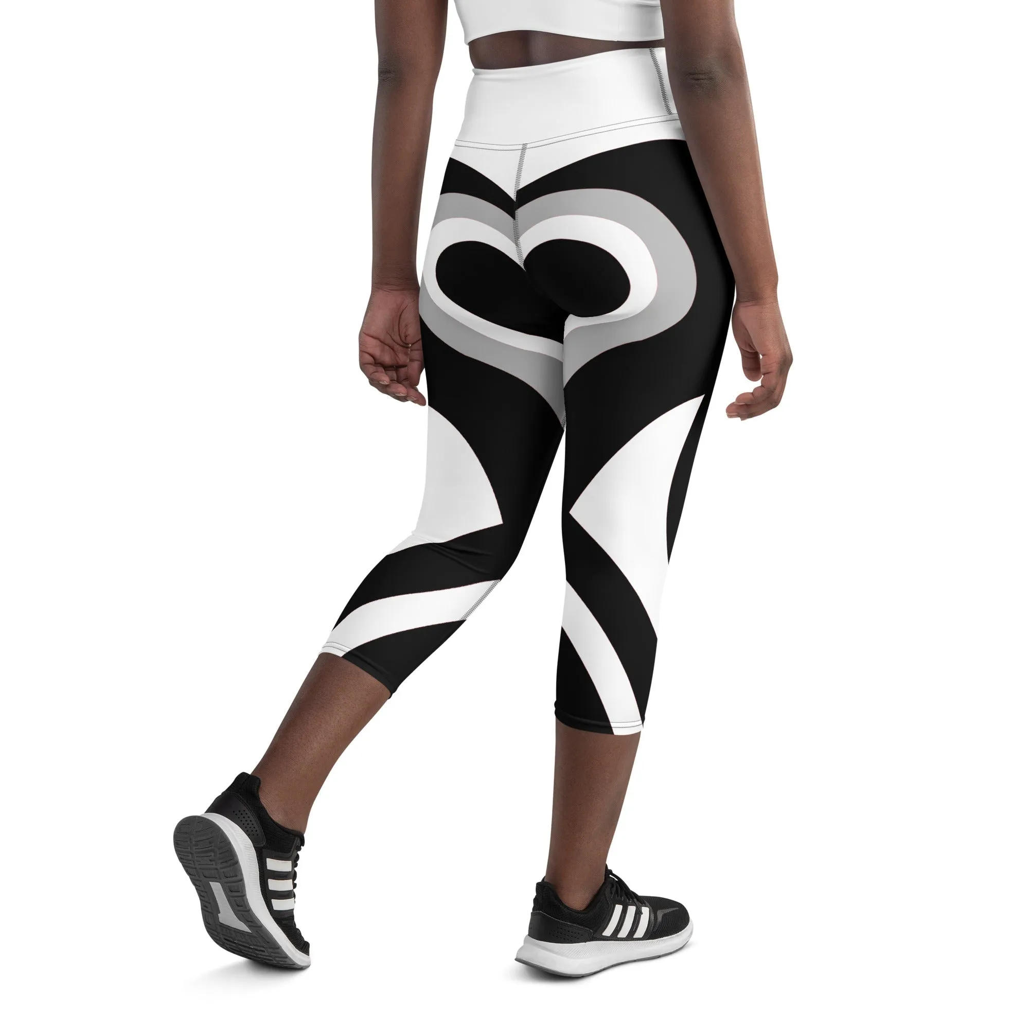 Black & White Heart Shaped Tunnel Yoga Capris